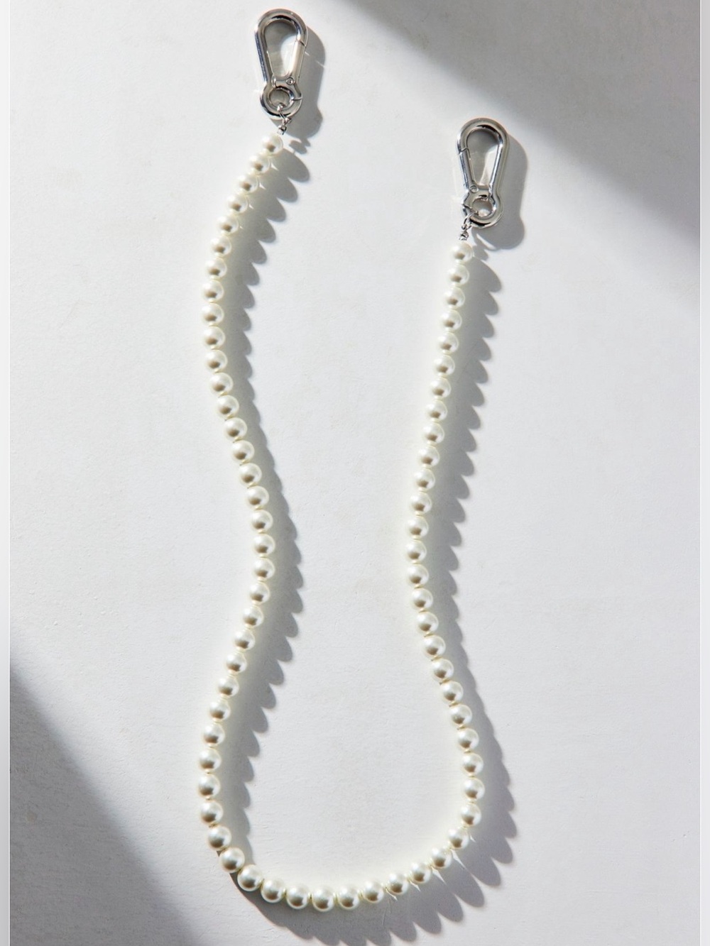 Faux Pearl Beaded Wallet Chain With Silver Hardware